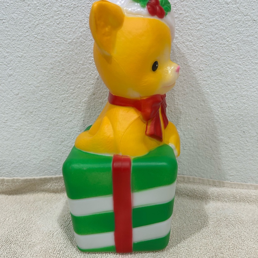 Holiday Time 11" Cat with Santa Hat on Present Lighted Blow Mold - Picture 5 of 8
